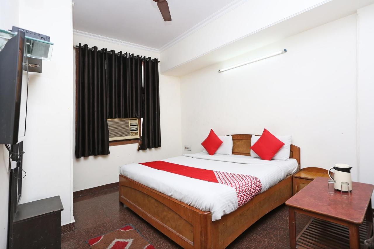 Oyo 8188 Vardhmaan Inn Дели Экстерьер фото